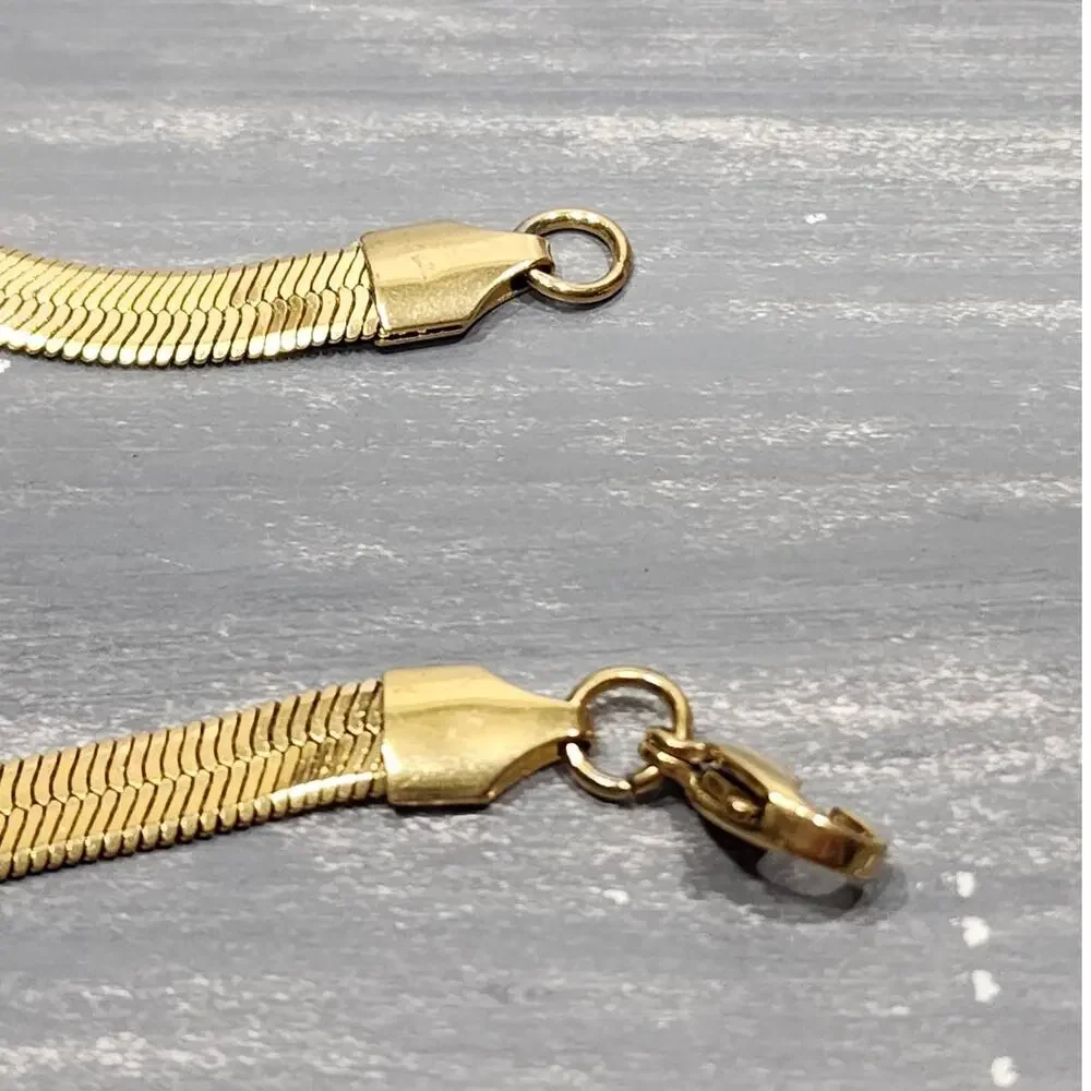 Gold Herringbone Bracelet 5.5 mm, 7 inches long‎ - Picture 4 of 9